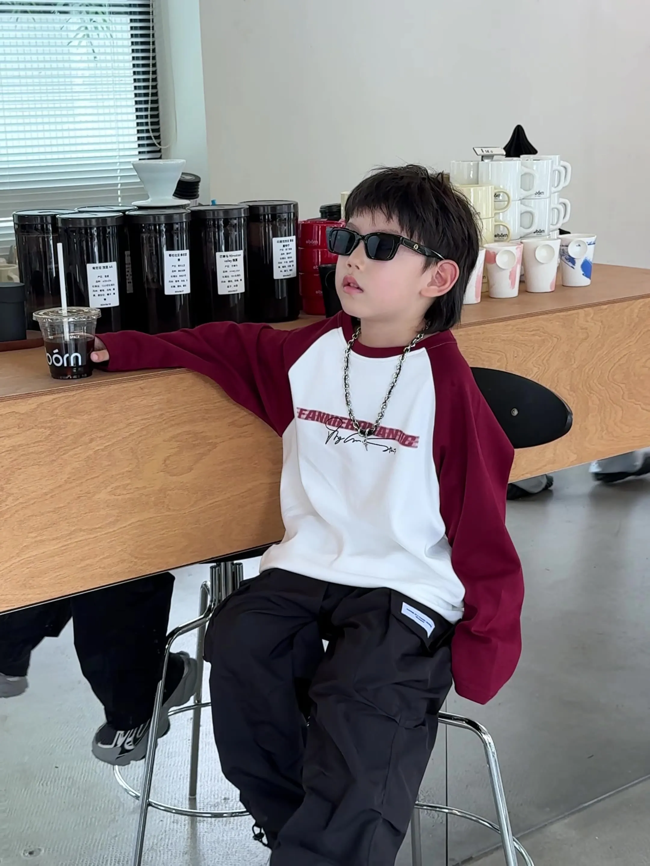 【110-160cm】おすすめ 元気いっぱい 2色選べる 春秋 配色 男の子 アルファベット ゆったり 通気性 長袖 Ｔシャツ