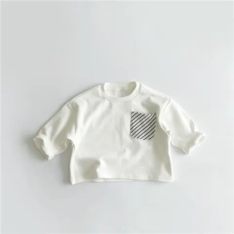 【80-130cm】抜群なデザイン!!!  鮮度高めのストライプ!  ボーダー柄 ポケット付き 春秋 長袖Ｔシャツ