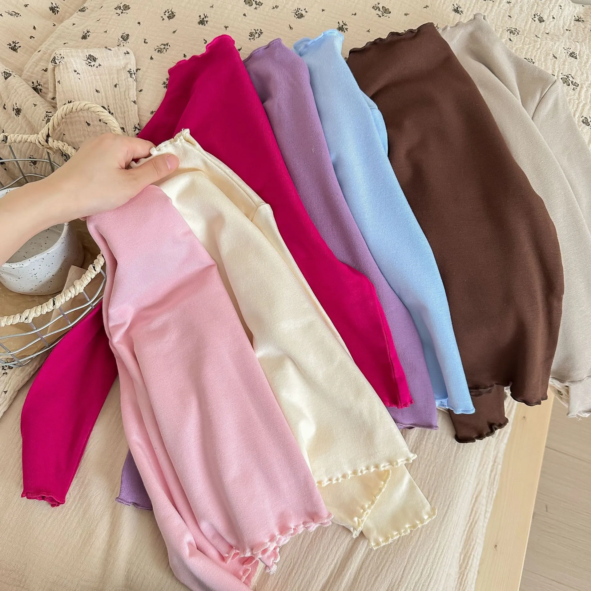 【90-150cm】デイリーウエアー カラーバリエーショ ンシンプル 女の子 長袖Tシャツ