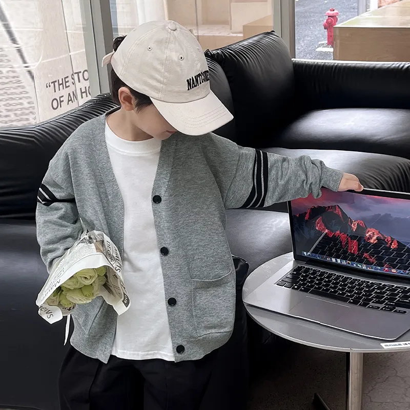 【90-150cm】人気新作 シンプルなデザインのVネック キッズ 男の子 長袖カーディガン