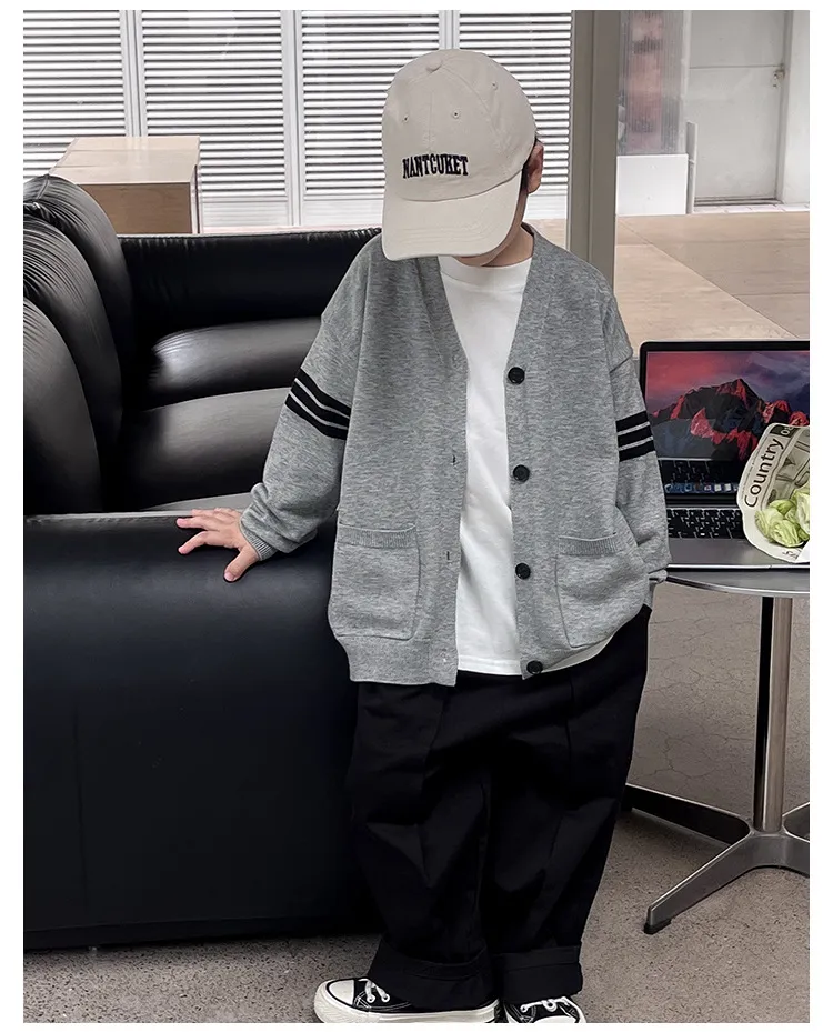 【90-150cm】人気新作 シンプルなデザインのVネック キッズ 男の子 長袖カーディガン