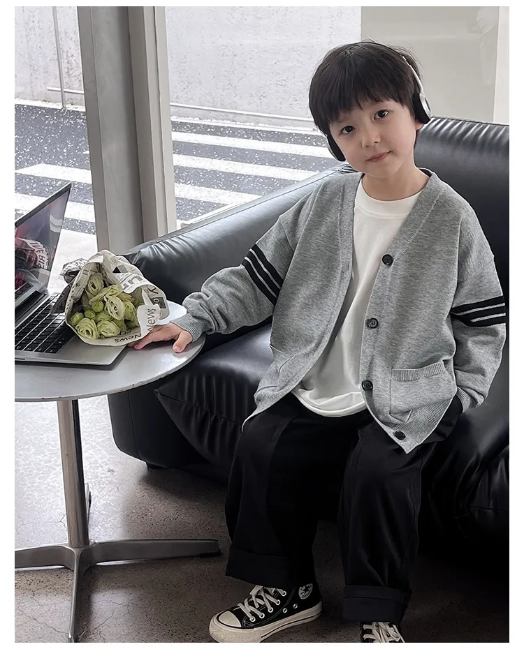 【90-150cm】人気新作 シンプルなデザインのVネック キッズ 男の子 長袖カーディガン