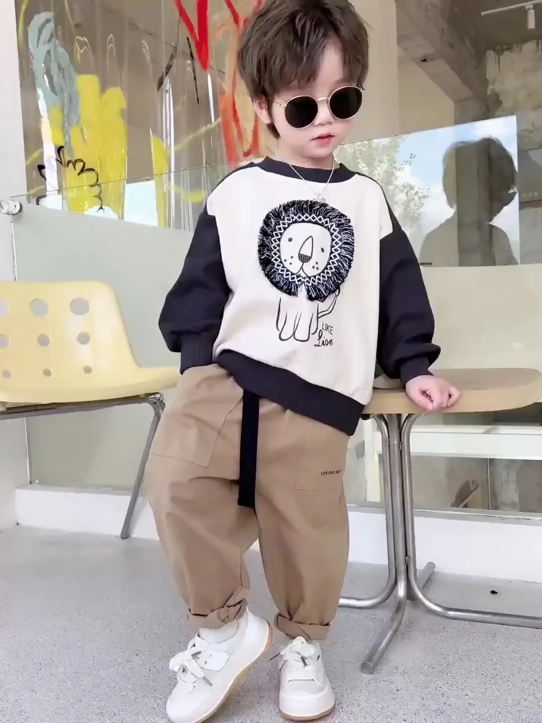【90-130cm】遊び心満点 ふさふさの毛並みはフリンジ ライオン顔 長袖トレーナー 男の子
