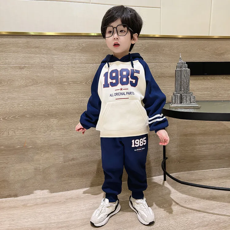 【100-160cm】見逃さないで！二点セット カジュアル 日常  数字柄 男の子  トレーナー＋ボトムス セットアップ