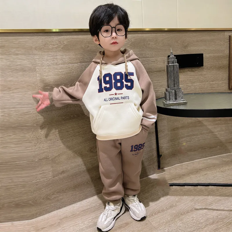【100-160cm】見逃さないで！二点セット カジュアル 日常  数字柄 男の子  トレーナー＋ボトムス セットアップ