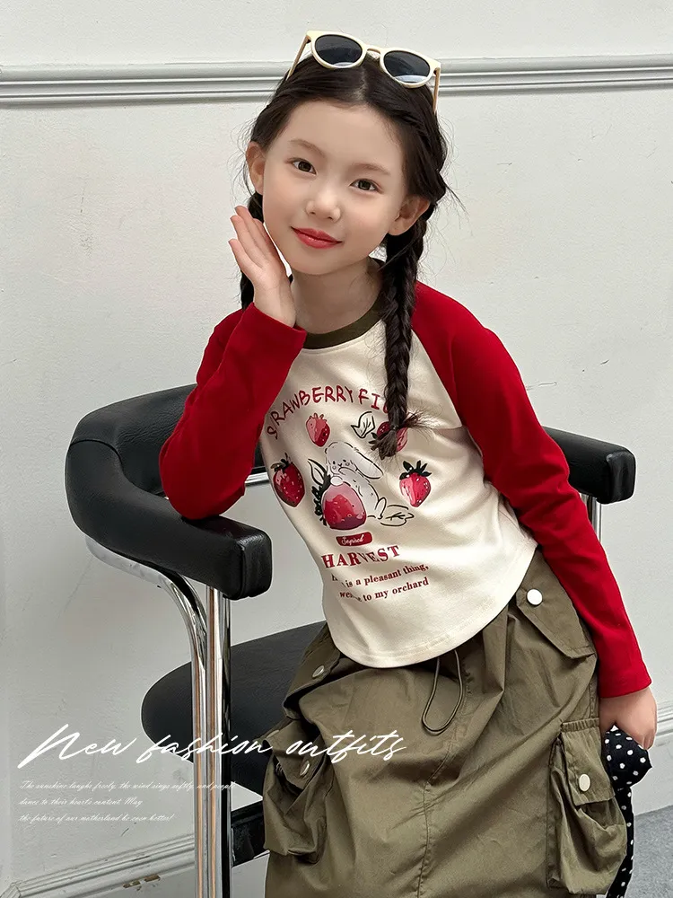 【110-160cm】見逃さないで！新作 カートゥーン ウサギ＋いちご柄 可愛い 女の子 長袖 Ｔシャツ