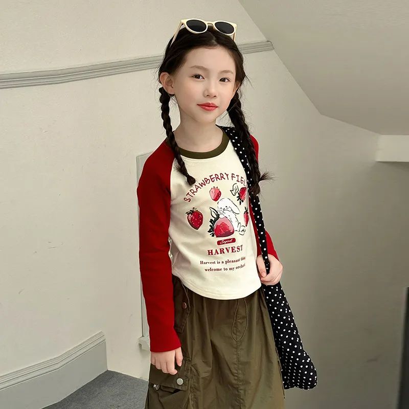 【110-160cm】見逃さないで！新作 カートゥーン ウサギ＋いちご柄 可愛い 女の子 長袖 Ｔシャツ