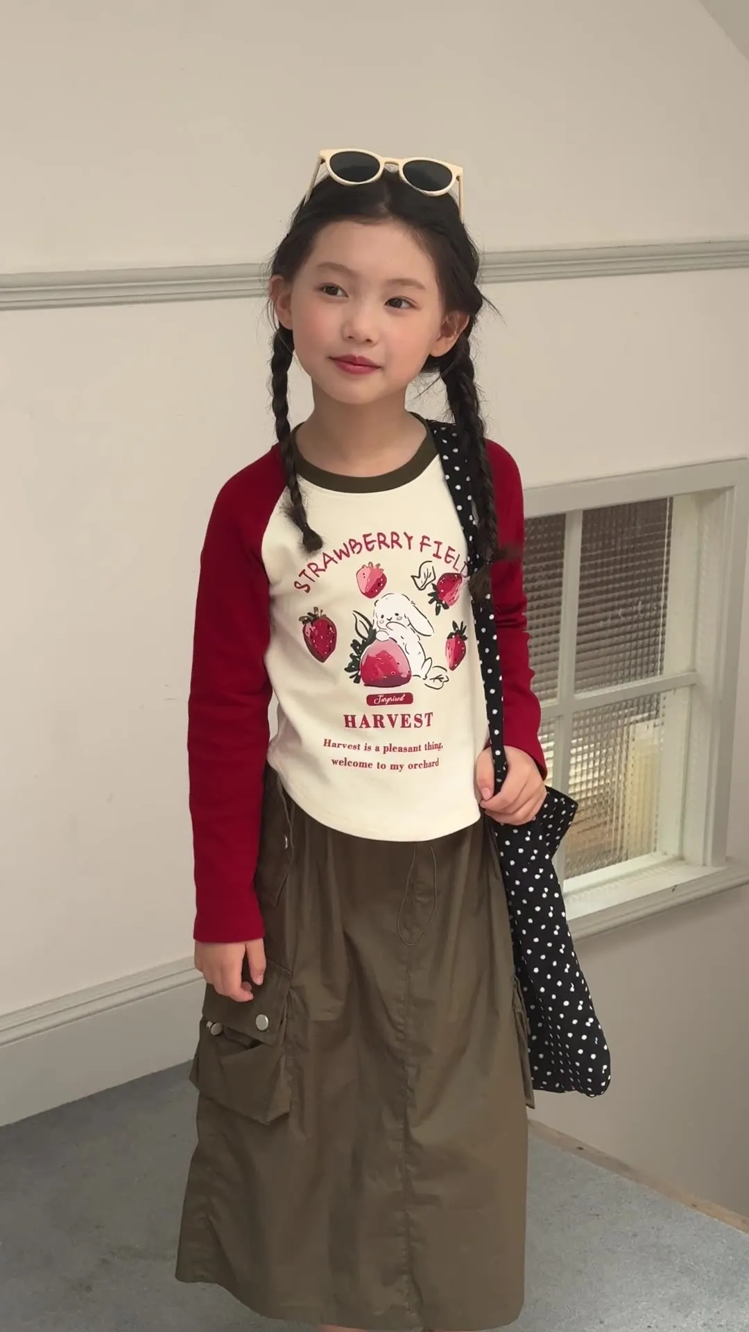 【110-160cm】見逃さないで！新作 カートゥーン ウサギ＋いちご柄 可愛い 女の子 長袖 Ｔシャツ