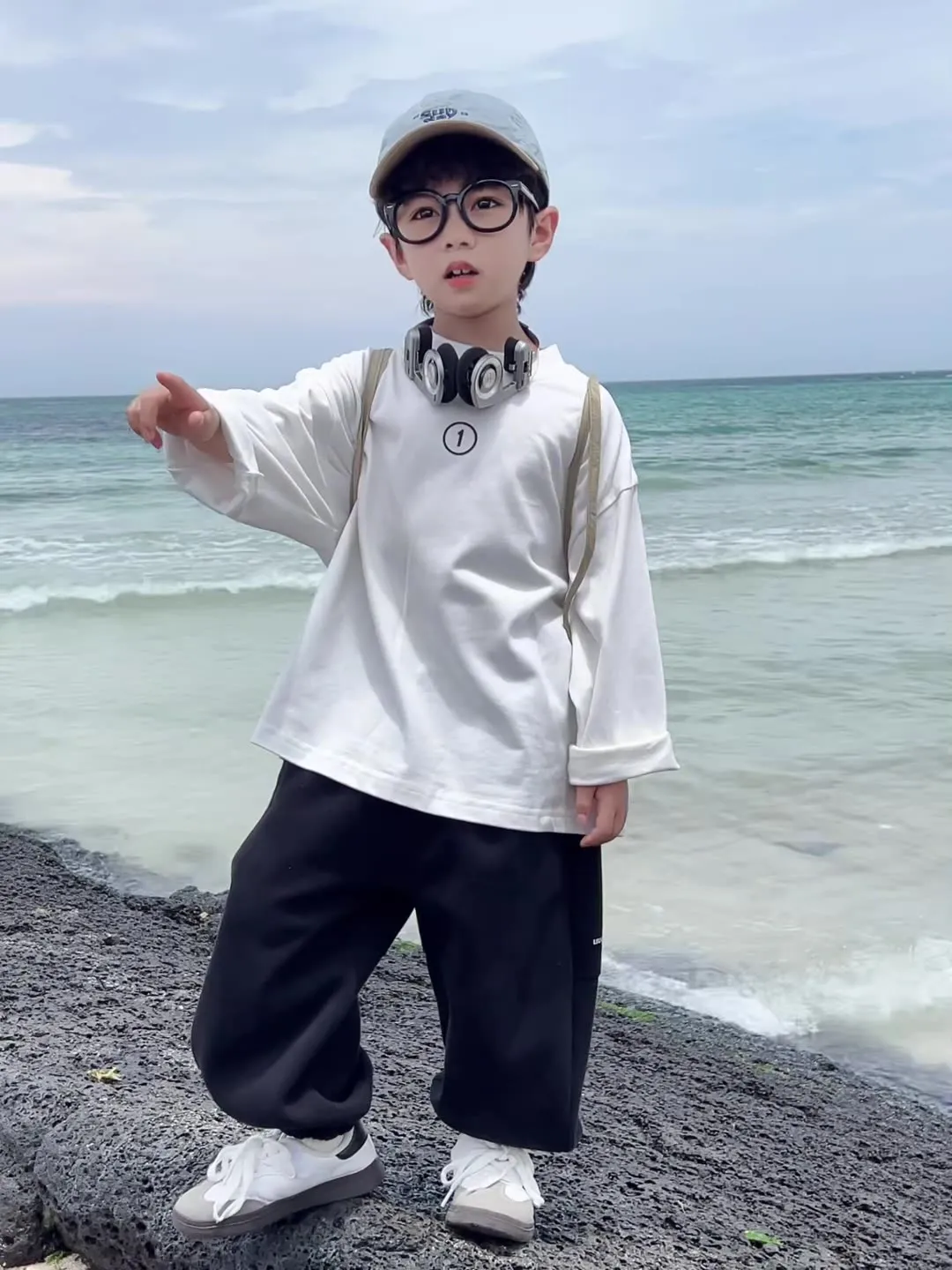 【90-160cm】人気上昇中 合わせやすい リラックス感ある アルファベット カジュアル 長袖 Tシャツ