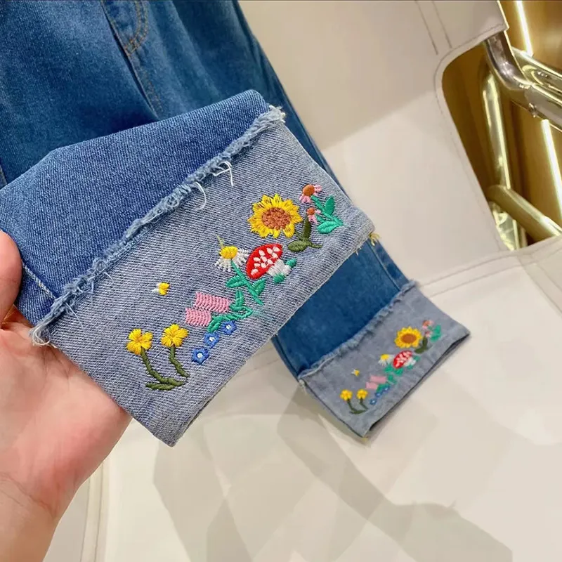 【90-140cm】 絶対流行！ファッション  合わせやすい  無地 刺繍 女の子 デニム ワイドパンツ