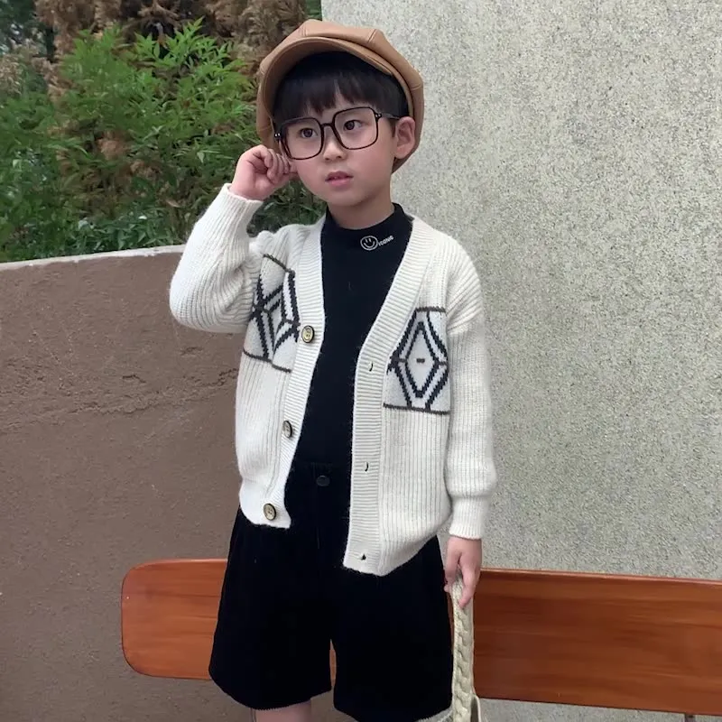 【90-160cm】人気上昇中 カジュアル モード　学園風 Vネック 男の子 カーディガン