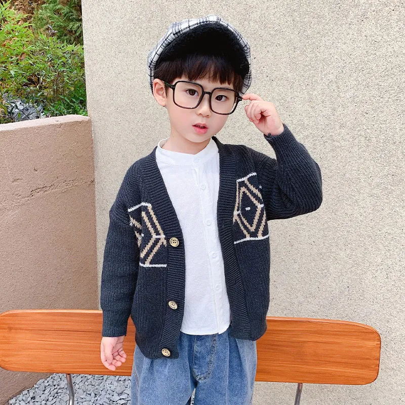 【90-160cm】人気上昇中 カジュアル モード　学園風 Vネック 男の子 カーディガン