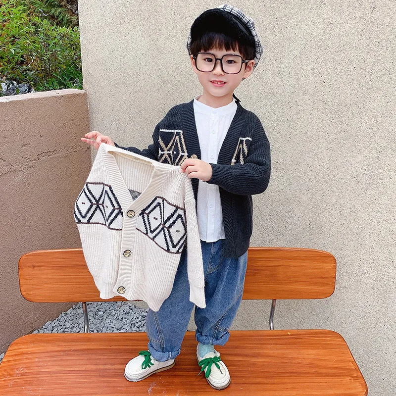【90-160cm】人気上昇中 カジュアル モード　学園風 Vネック 男の子 カーディガン