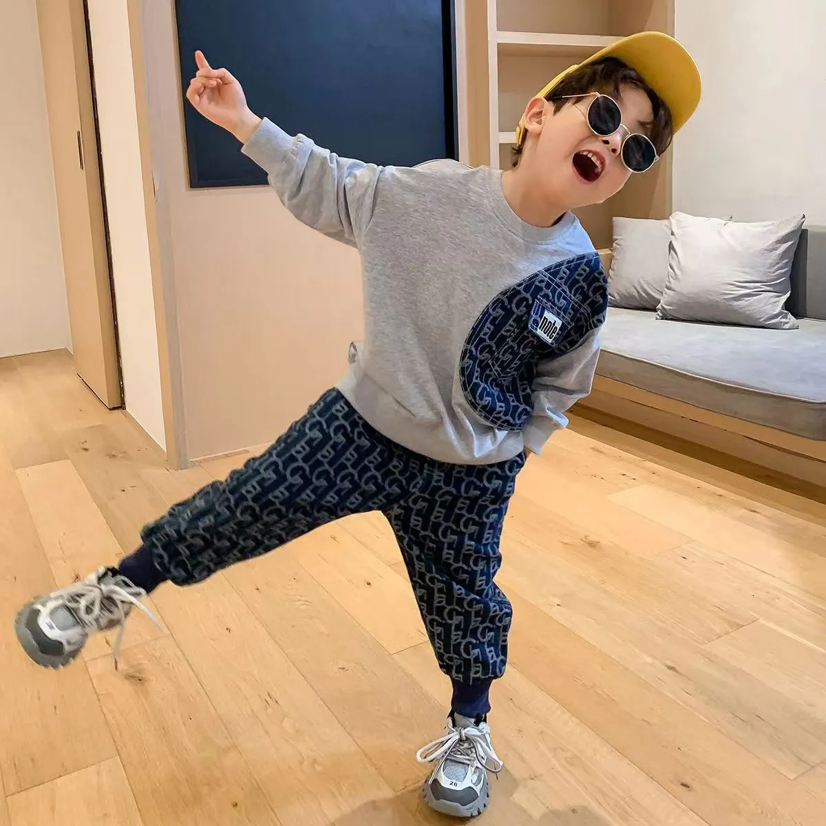 【90-150cm】二点セット かっこいい カジュアル 超人気商品 おしゃれ 特別なデザイン 男の子 トレーナー+パンツ セットアップ