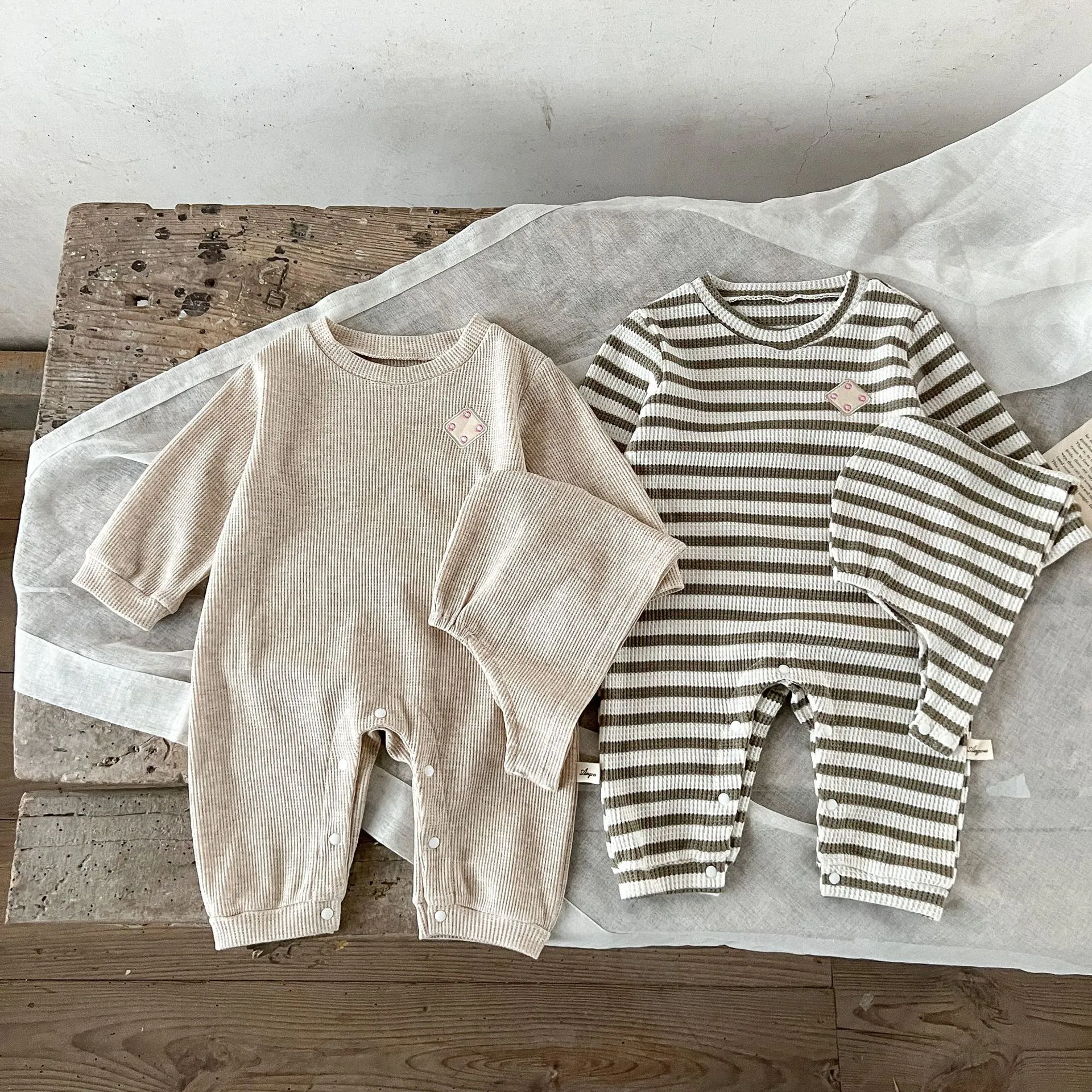 【66-100cm】人気上昇中 シンプル 肌に優しい カジュアル 着やすい ベビー 長袖 ロンパース