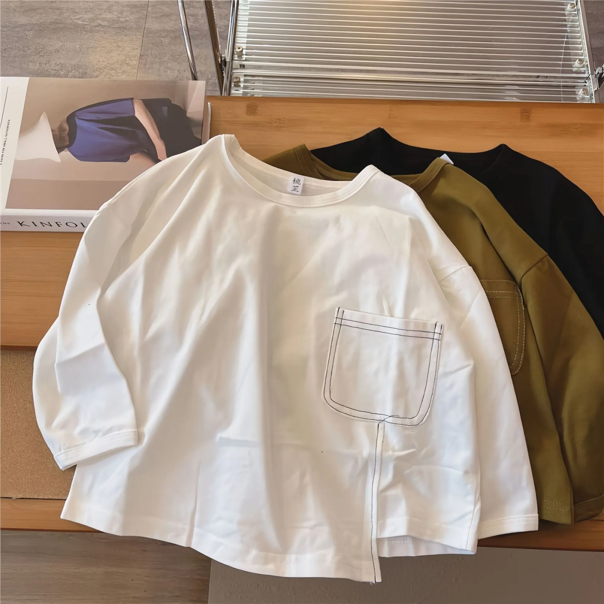 【80-130cm】 絶対見逃さないで シンプル おしゃれ カジュアル 三色選べる  男の子 長袖 Ｔシャツ