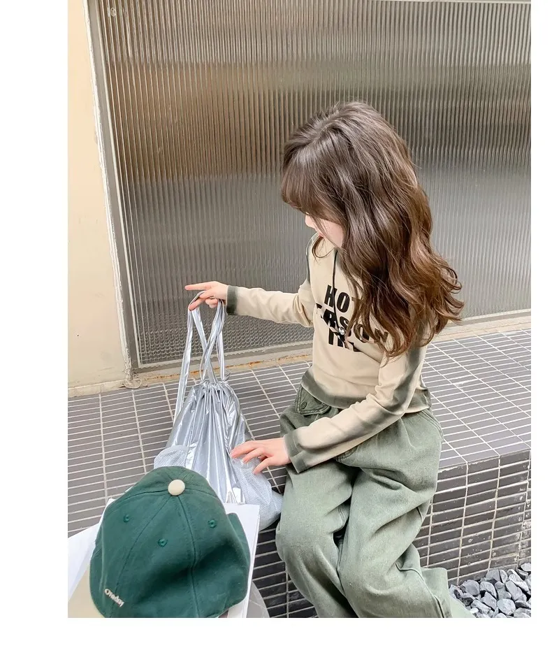 【90-150cm】カジュアル 英字プリントTシャツ トップス 長袖 通園 通学 長袖Tシャツ 子供服