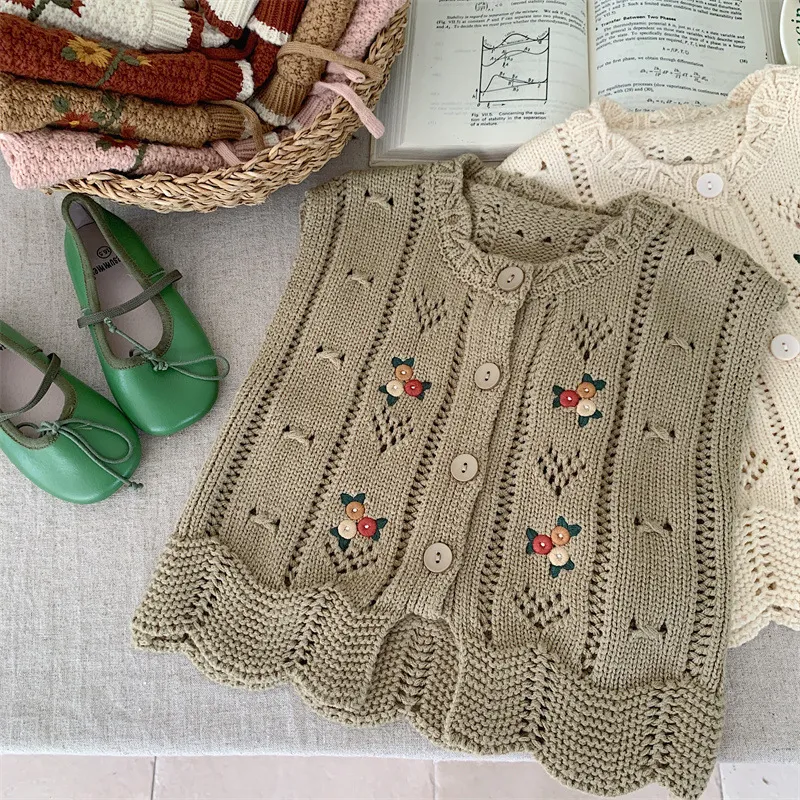 【90-130cm】絶対見逃さないで  大人気  レトロ スウィート ガーリッシュ   刺繍 女の子 ベスト