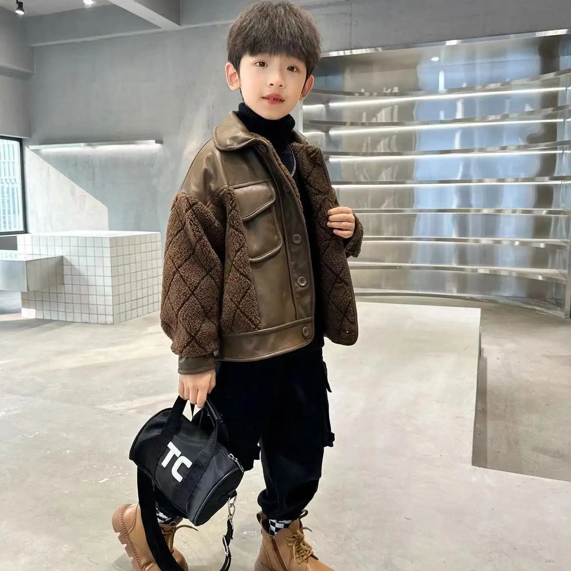【100-170cm】着回し力抜群 大注目 カジュアル 切り替え 合わせやすい 男の子 レザージャケット