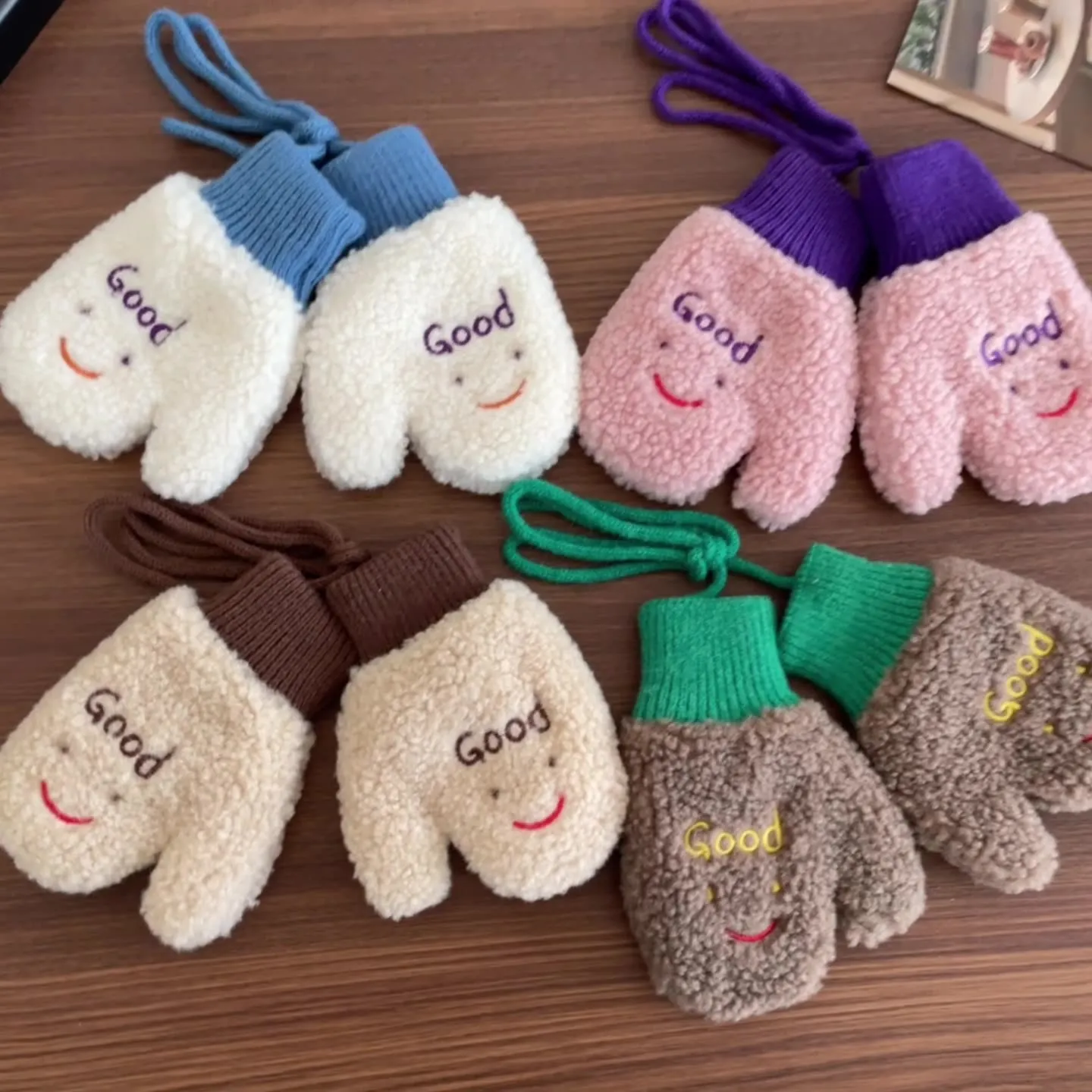 【激安1円！！】絶対見逃さないで 売れ筋 可愛い 防寒 カラフル もこもこ 子供 手袋