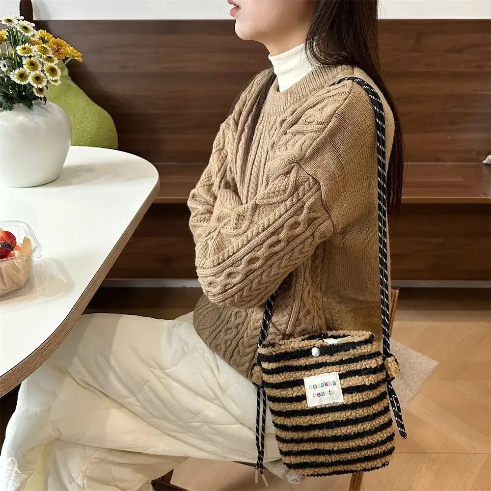 取り入れたい 可愛い 目立つ 合わせやすい カラフル ふわふわ 女の子 バッグ