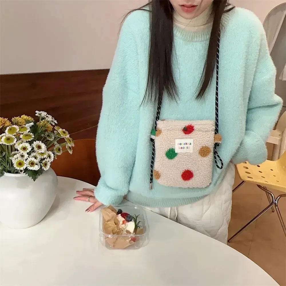 取り入れたい 可愛い 目立つ 合わせやすい カラフル ふわふわ 女の子 バッグ